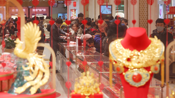 老虎配资 金价再创新高突破950元，但金店的生意反而更差了