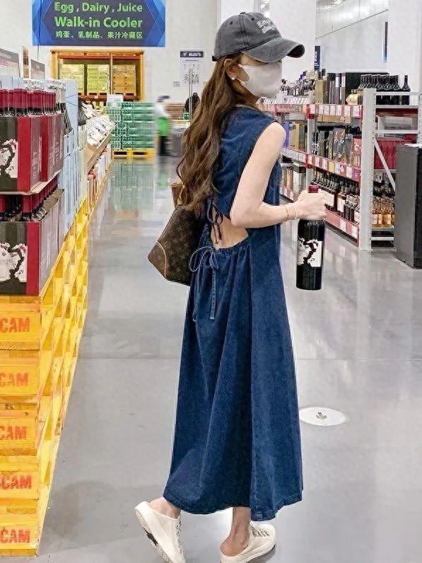 融可赢 后背小心机！4款镂空单品让你美得毫不费力