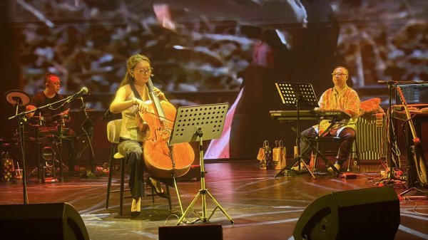 纵信优配 琴声光影共织梦 贾小荷“光影之弦”音乐会在京举行