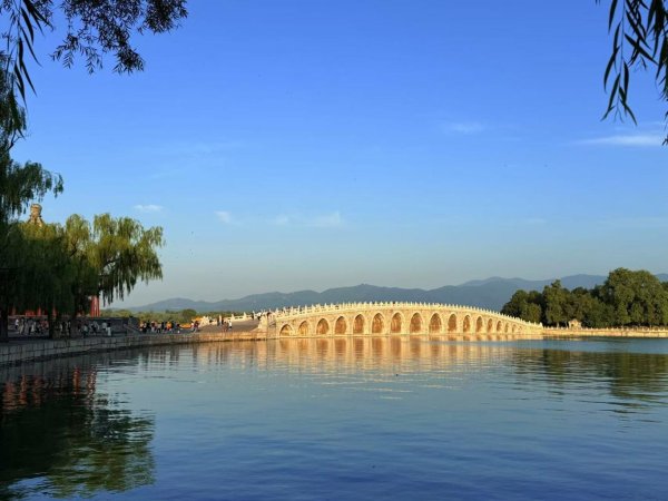 怀远股票 今天晴热高温天气持续，最高气温35℃，紫外线很强